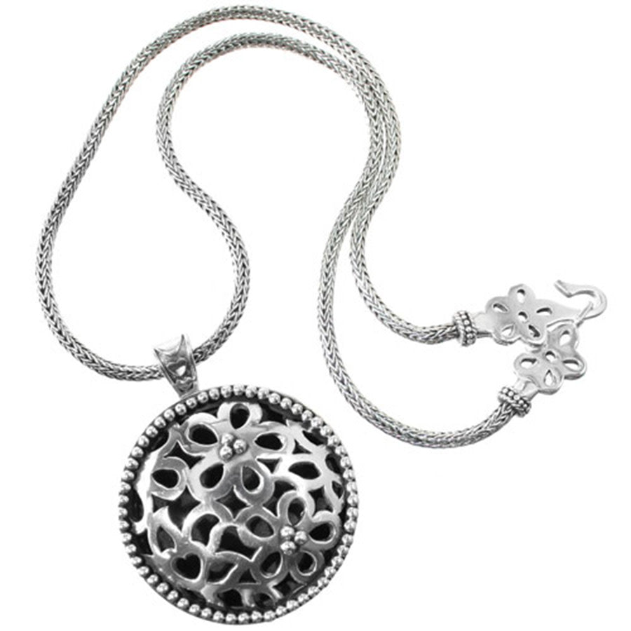 bali-lacy-daisy-pendant-necklace__silver_0